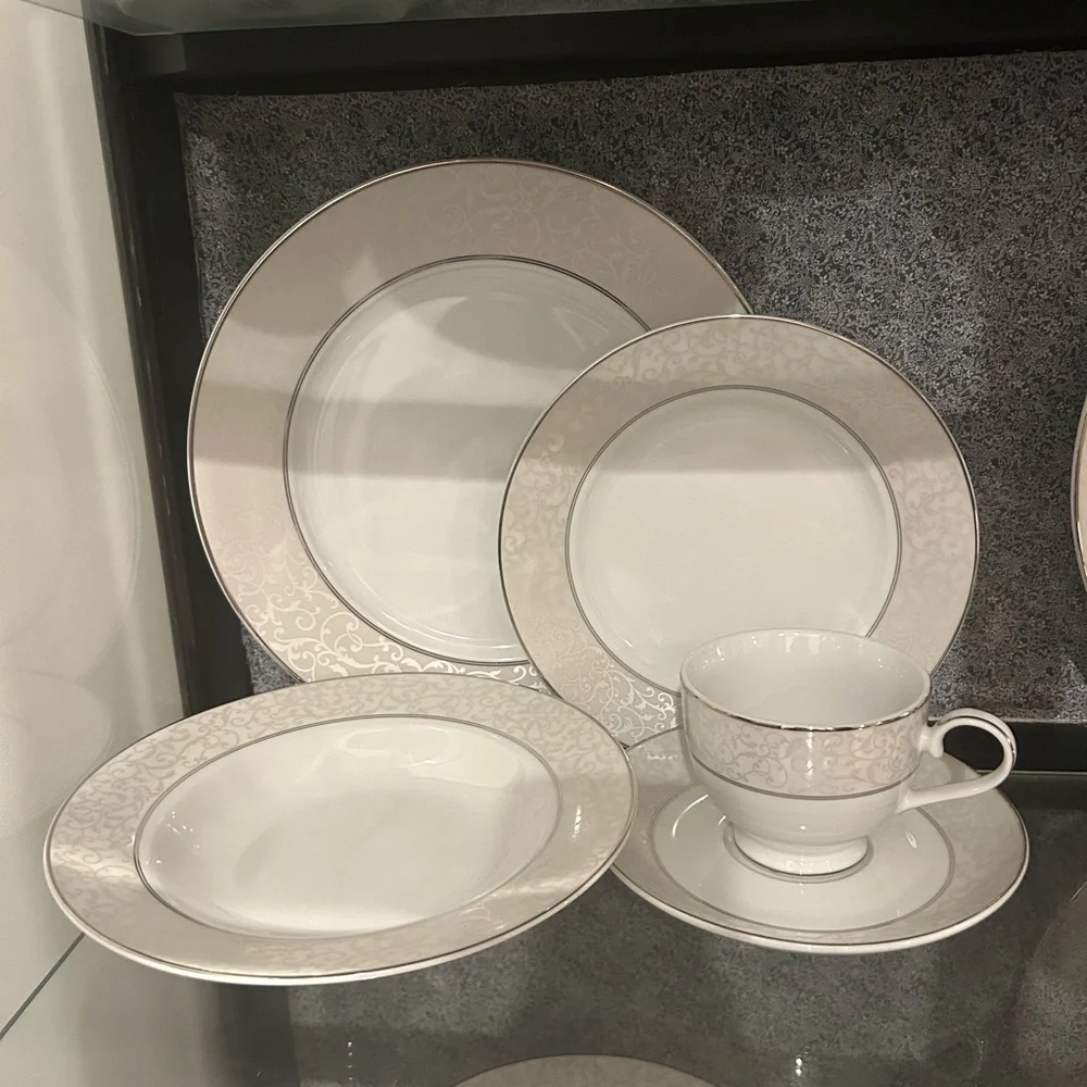 Mikasa Parchment (China) 5 Piece Place Setting - Picture 2 of 3